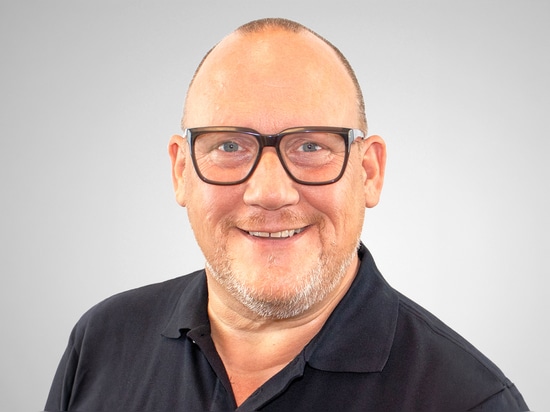 André Artmann: «I nostri set di serraggio sono progettati per applicazioni su tamburi e si adattano a numerosi tipi di tamburi e scenari di installazione. A seconda della serie e delle dimensioni, ...