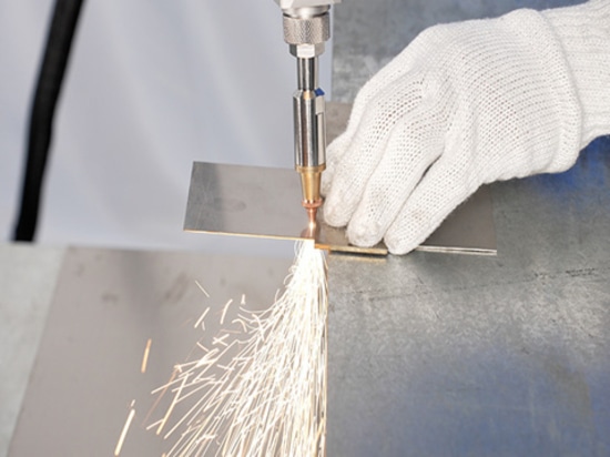 Golden Laser e MetaQuip migliorano la sicurezza laser grazie a una cella di saldatura modulare