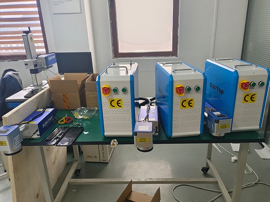 Macchina per la marcatura laser UV “flying” sottoposta a rigorosi test e spedita a un cliente australiano