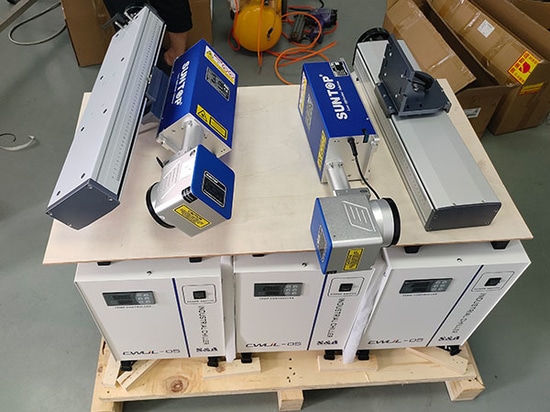 Macchina per la marcatura laser UV “flying” sottoposta a rigorosi test e spedita a un cliente australiano