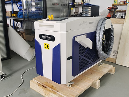 Pulitore laser da 2000 W testato con successo e spedito in Sri Lanka