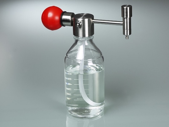 Mini pompa per solventi: compatta e versatile – per l’erogazione precisa di solventi da piccoli contenitori (Bürkle GmbH)