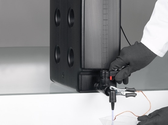 StopCock PA: rubinetto di scarico elettricamente conduttivo per il riempimento con solventi (Bürkle GmbH)