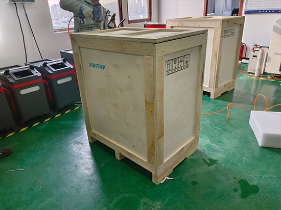 Spedizione in Italia delle saldatrici laser 4-in-1 SUNTOP da 2000 W ad alta stabilità