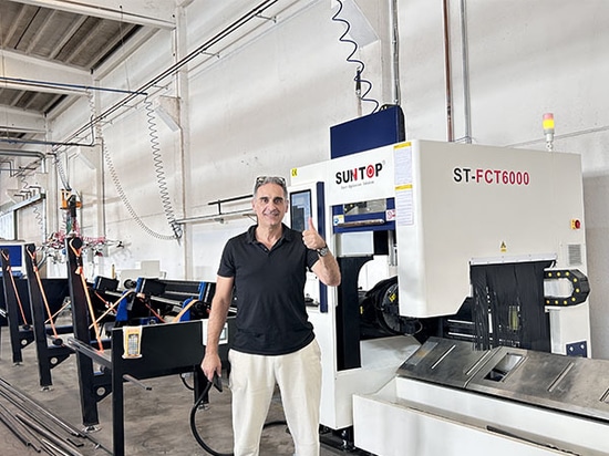 Consegna riuscita in Italia della macchina automatica per il taglio laser di tubi SUNTOP