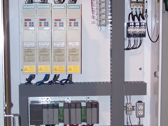 Il raggiungimento la linea la velocità precisa e del controllo di tensionamento che usando gli azionamenti della Siemens AC/DC riduce TCO ed aumenta il ROI