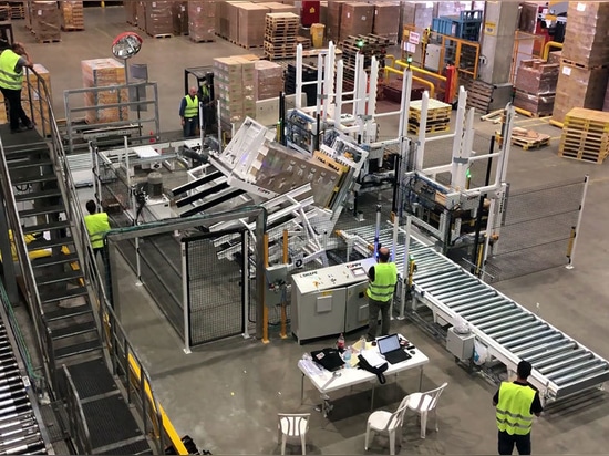 Gira pallet in linea in impianto automatizzato