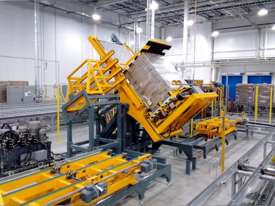 Gira pallet in linea presso un cliente